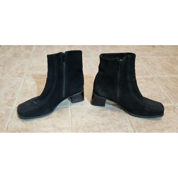 La Canadienne Womens Suede Ankle Booties Black Heel 2" Model #10935 Size 7.5M - Picture 2 of 10